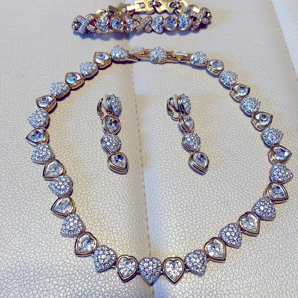Savorsky, heart necklace, bracelet, and earrings bracelet has X and O